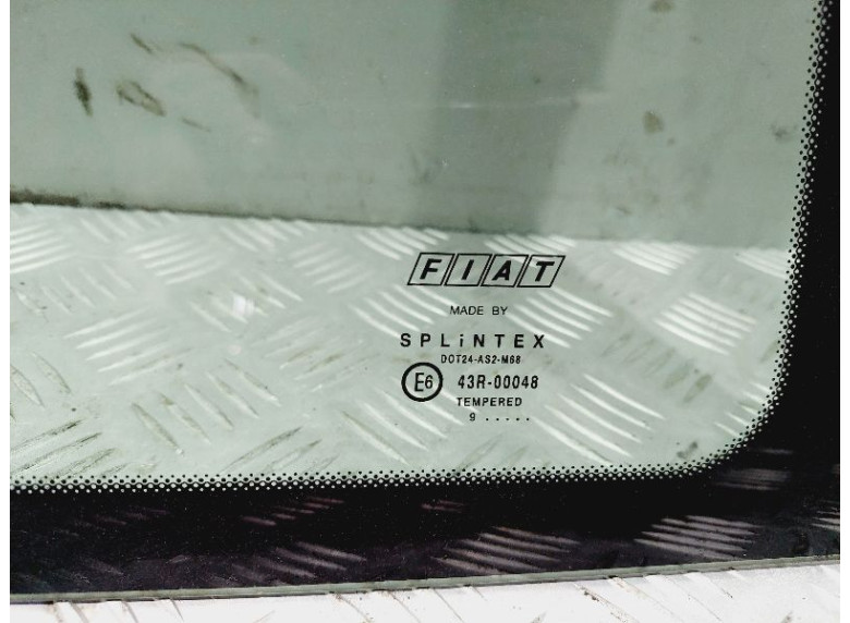 Стекло кузовное боковое правое к Fiat Bravo, 1999г.
