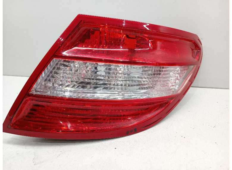Фонарь задний правый к Mercedes C W204, 2008г.