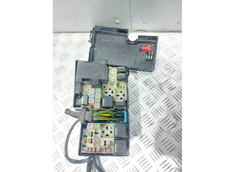 Блок предохранителей к Блок предохранителей к Volvo S40 undefined г. S40