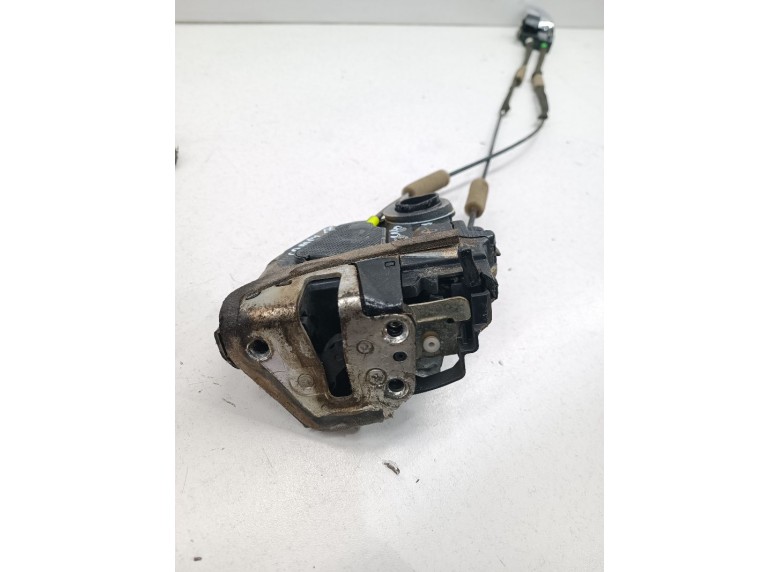 Замок двери задней левой к Toyota Camry