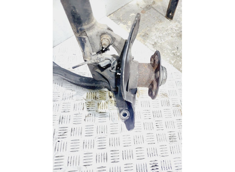 Ступица передняя левая к Mercedes C W204, 2008г.