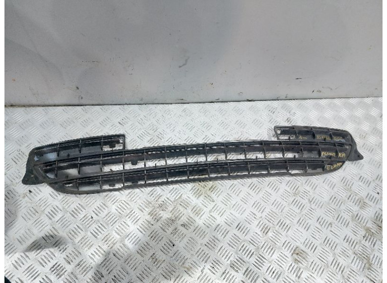 Заглушка (решетка) в бампер к Citroen Xsara, 2000г.