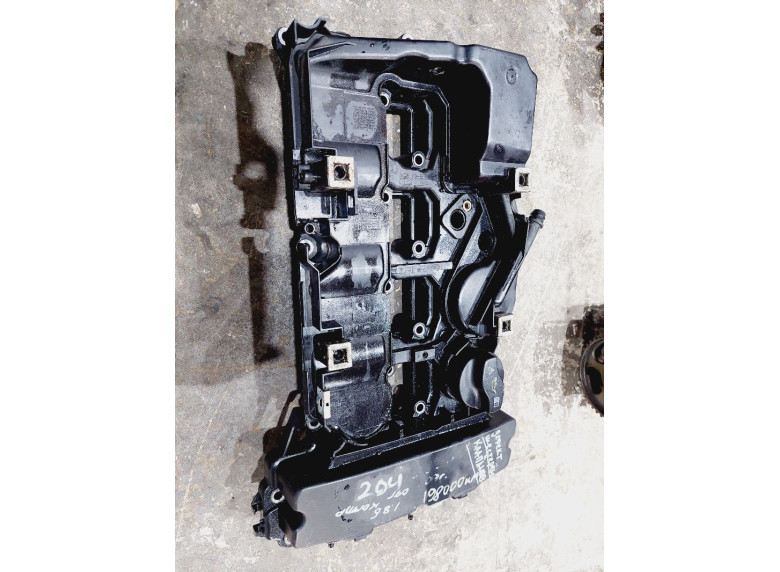 Клапанная крышка к Mercedes C W204, 2008г.