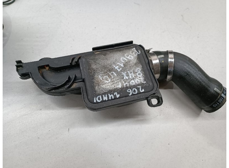 Патрубок впускного коллектора к Peugeot 206, 2004г.