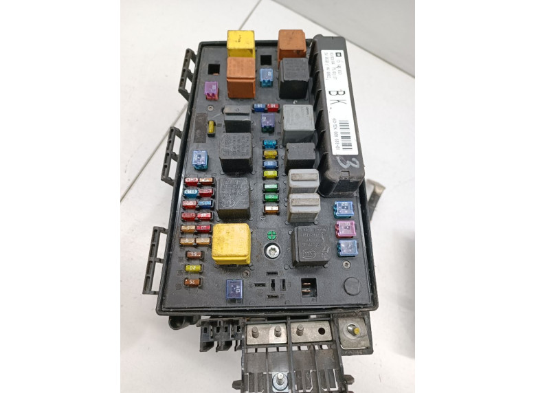 Блок предохранителей к Opel Astra, 2006г.
