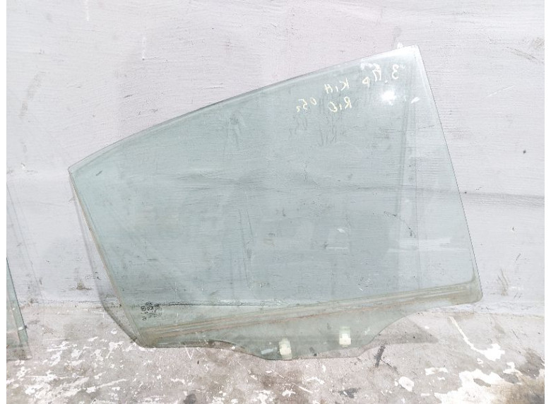 Стекло двери задней правой к Kia Rio, 2005г.