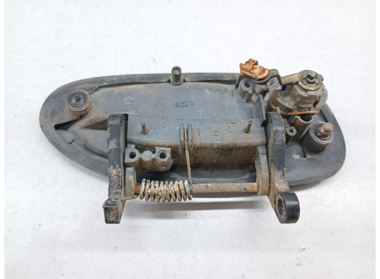 Ручка наружная передняя левая к Mazda 323, 1995г.