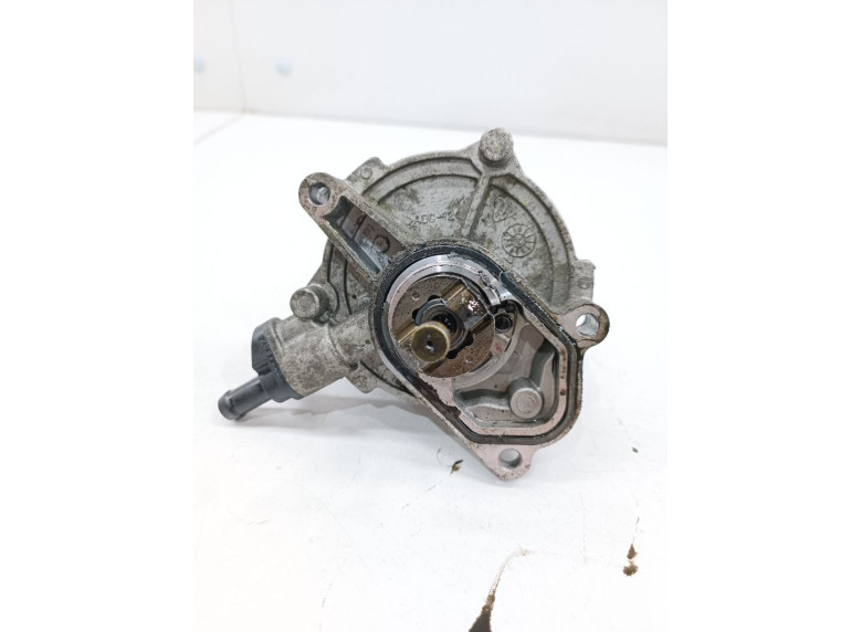 Насос вакуумный к Kia Rio, 2008г.