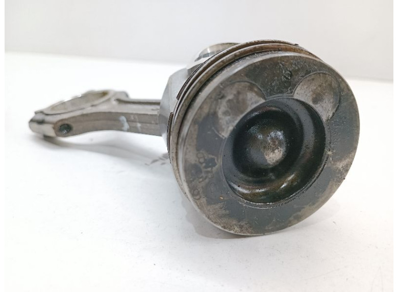 Поршень к Kia Rio, 2008г.