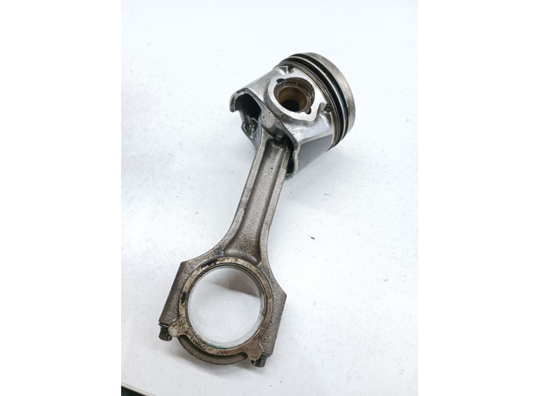 Поршень к Kia Rio, 2008г.