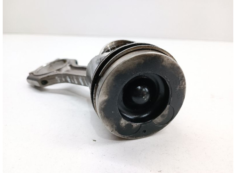 Поршень к Kia Rio, 2008г.