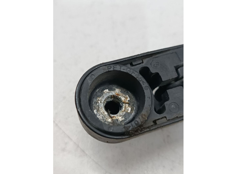 Щеткодержатель задний к Kia Rio, 2011г.