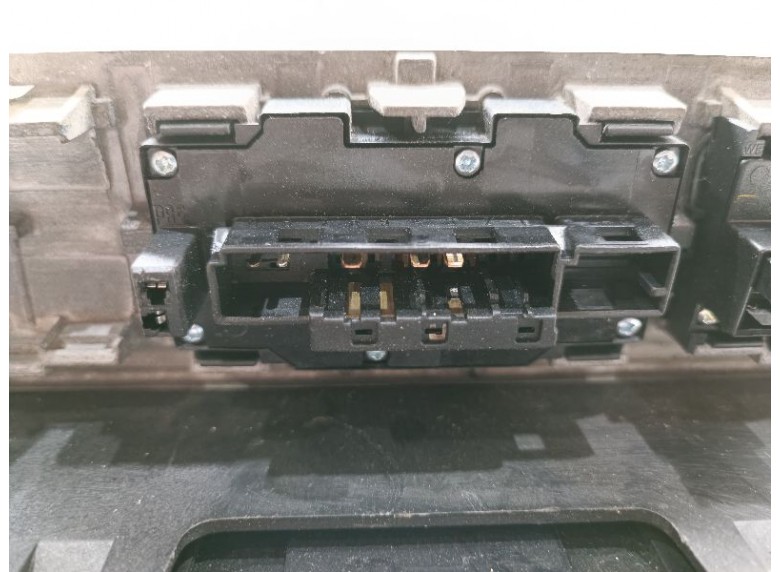 Кнопка аварийной сигнализации к Кнопка аварийной сигнализации к Mercedes EW210 undefined г. E W210