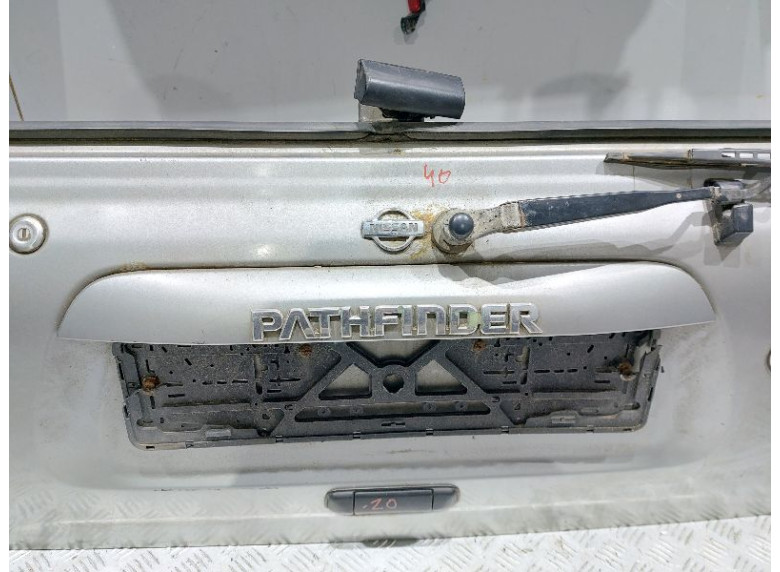 Накладка подсветки номера к Nissan Pathfinder, 2001г.