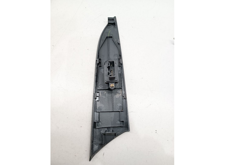 Кнопка стеклоподъемника переднего правого к Кнопка стеклоподъемника переднего правого к Mazda 3 undefined г. 3