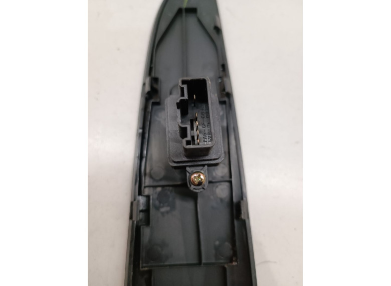 Кнопка стеклоподъемника переднего правого к Кнопка стеклоподъемника переднего правого к Mazda 3 undefined г. 3