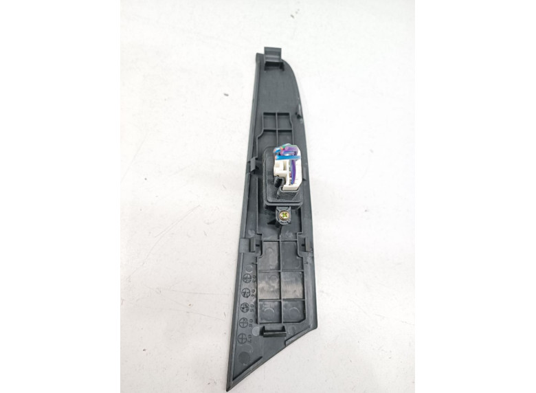 Кнопка стеклоподъемника заднего правого к Mazda 3, 2007г.