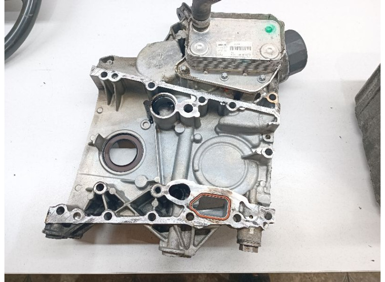 Крышка двигателя передняя к Mercedes C W202, 2000г.