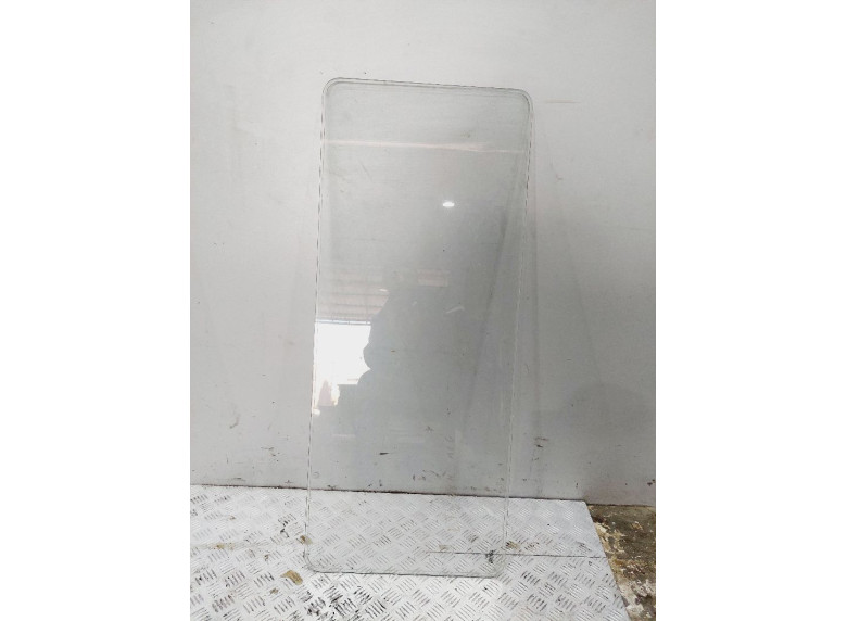 Стекло кузовное боковое левое к Volkswagen LT, 1993г.