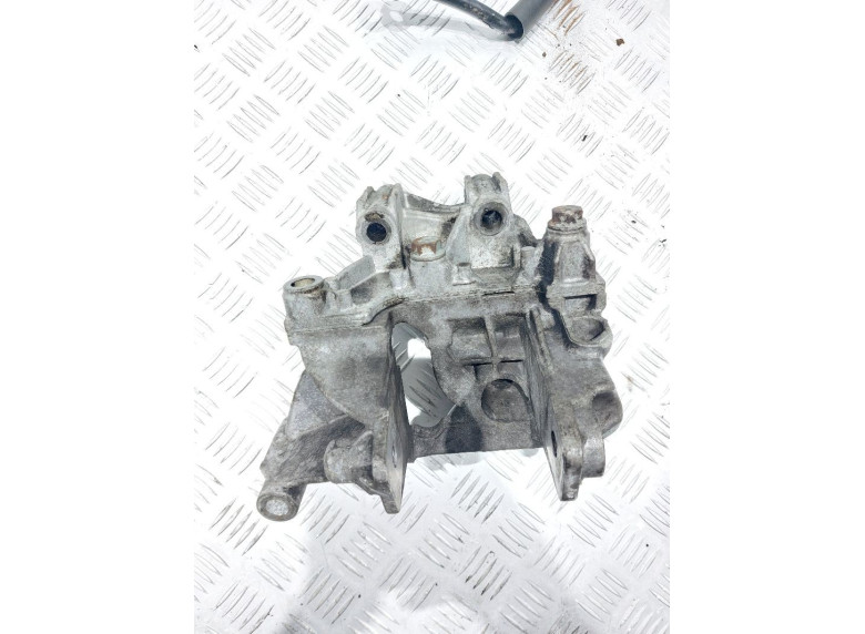 Подушка крепления двигателя к Volkswagen Transporter, 2006г.