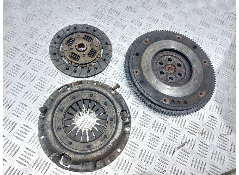 Комплект сцепления к Mazda 323, 1995г.