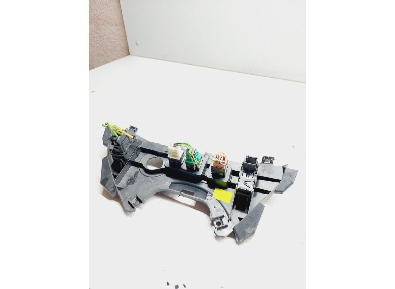 Блок управления стеклоподъемниками к Citroen Berlingo, 2011г.