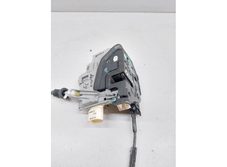 Замок двери передней правой к Volkswagen Passat, 2006г.