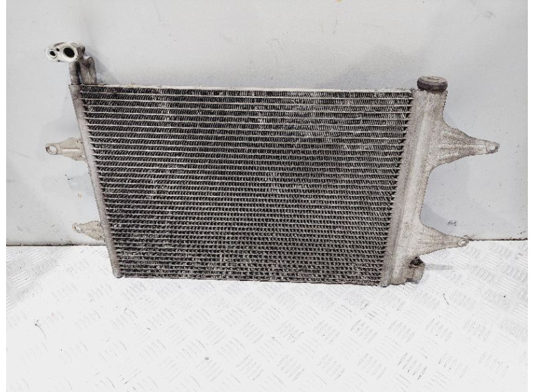 Радиатор кондиционера к Volkswagen Polo, 2003г.
