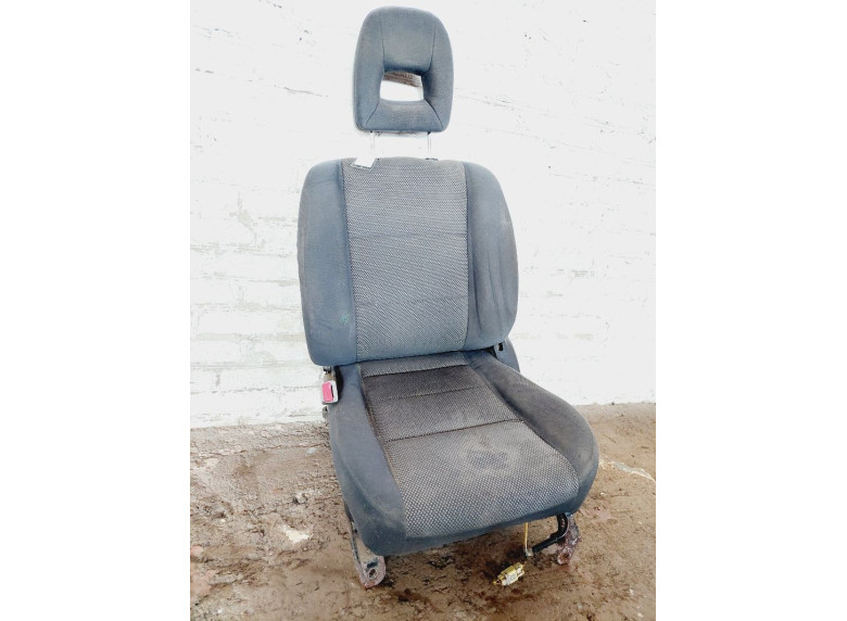 Сиденье переднее левое к Mazda Demio, 2001г.