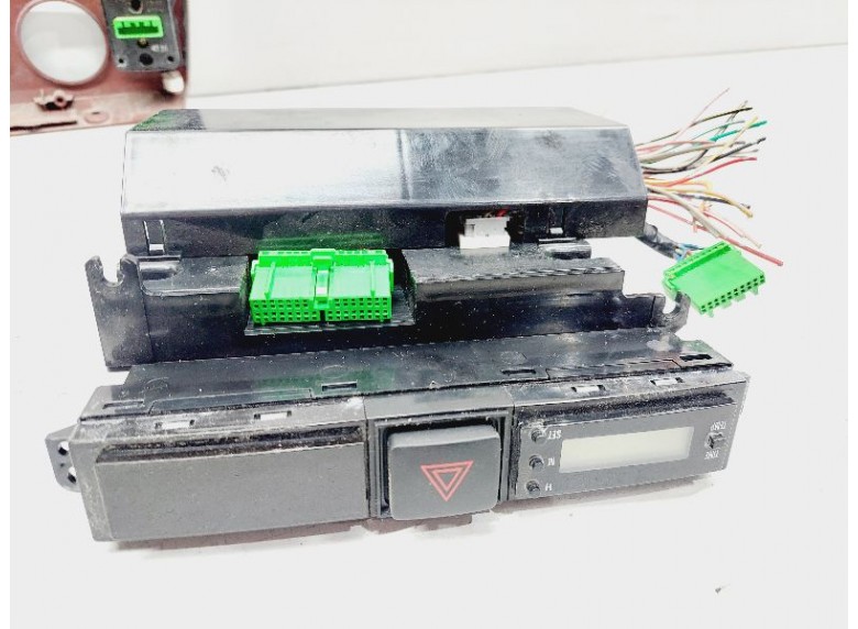 Кнопка аварийной сигнализации к Suzuki XL7