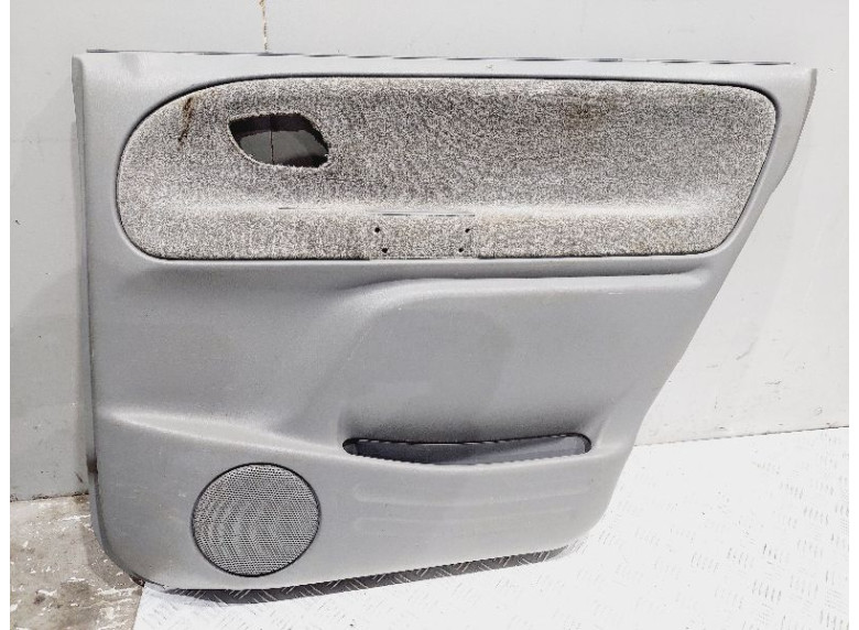 Обшивка двери (дверная карта) комплект к Suzuki XL7, 2004г.
