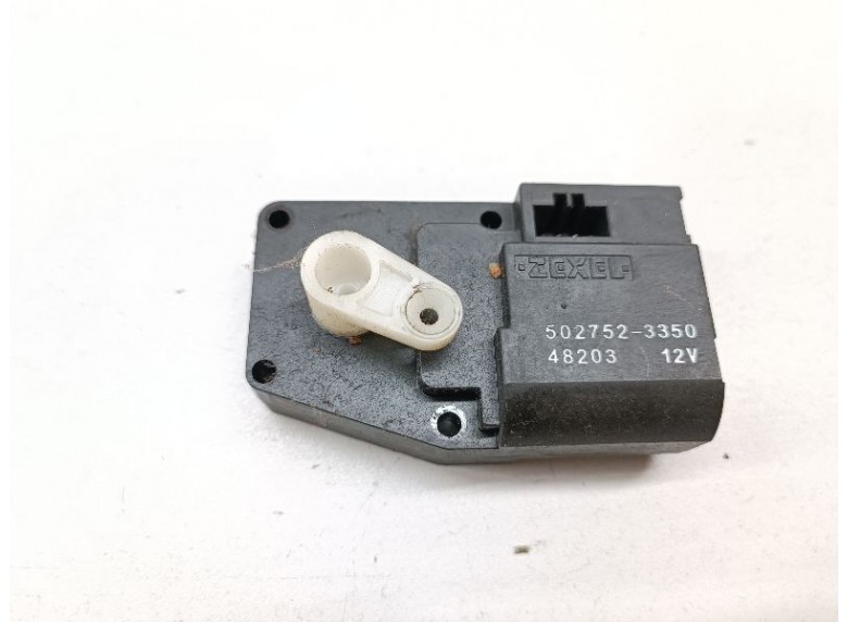 Моторчик заслонки печки к Suzuki XL7