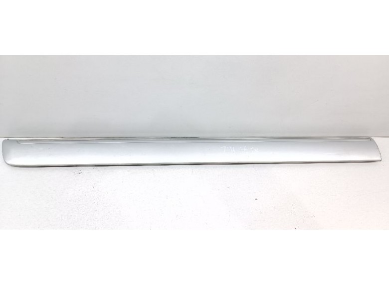 Молдинг двери передней левой к Suzuki XL7