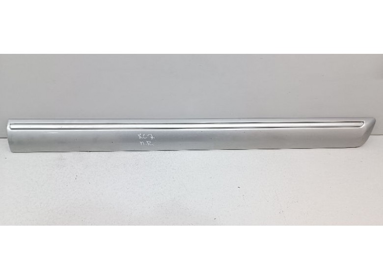 Молдинг двери передней правой к Suzuki XL7