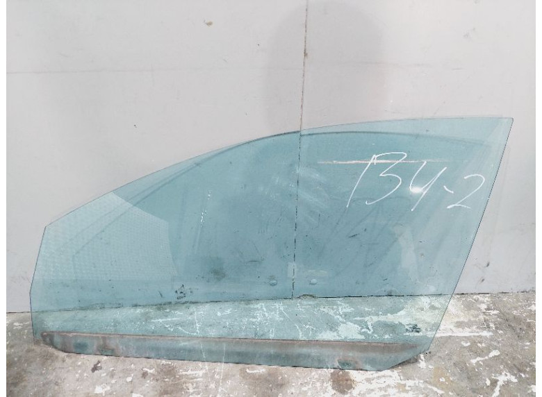 Стекло двери передней левой к Volkswagen Golf, 2005г.