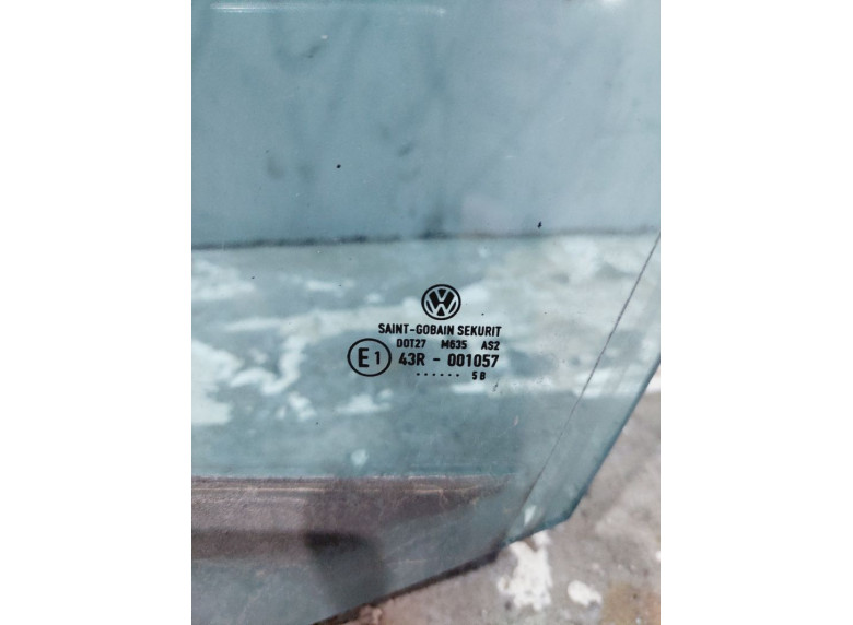 Стекло двери передней левой к Volkswagen Golf, 2005г.
