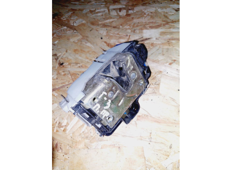 Замок двери передней правой к Volkswagen Golf, 1995г.