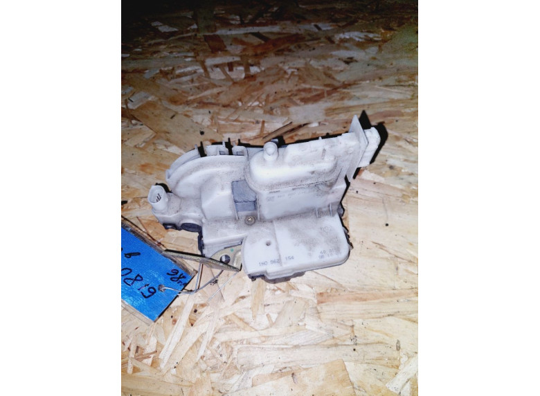 Замок двери передней правой к Volkswagen Golf, 1995г.