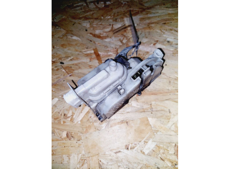 Замок двери передней правой к Volkswagen Golf, 1995г.