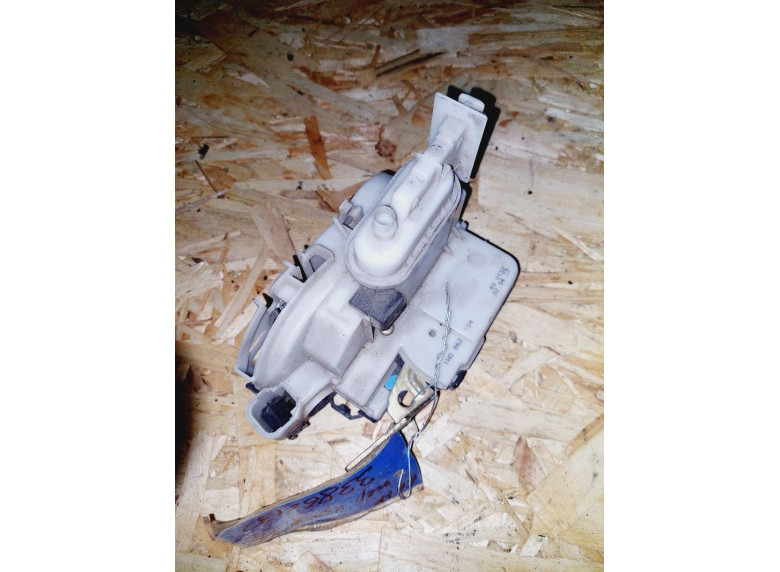 Замок двери передней правой к Volkswagen Golf, 1995г.