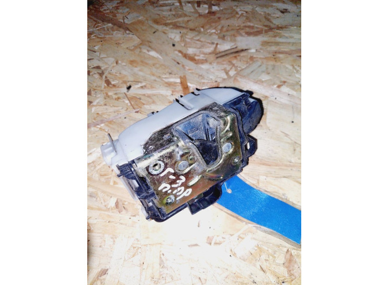 Замок двери передней правой к Volkswagen Golf, 1995г.