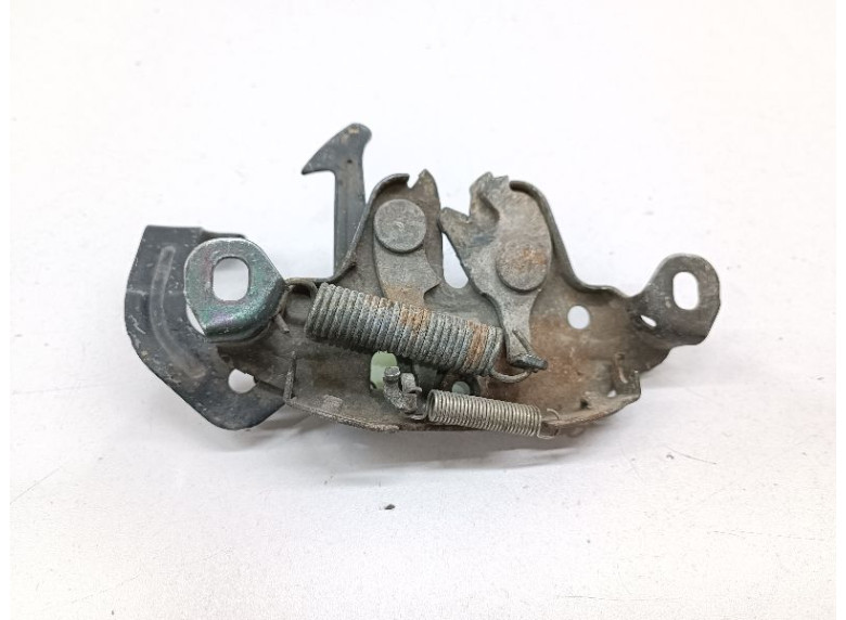 Замок капота к Nissan Almera Tino, 2001г.