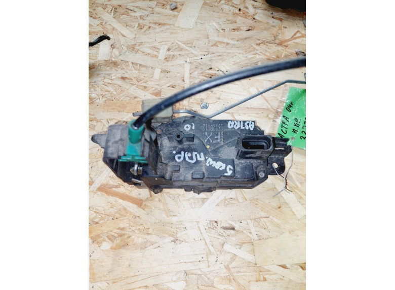 Замок двери передней правой к Opel Astra, 2005г.