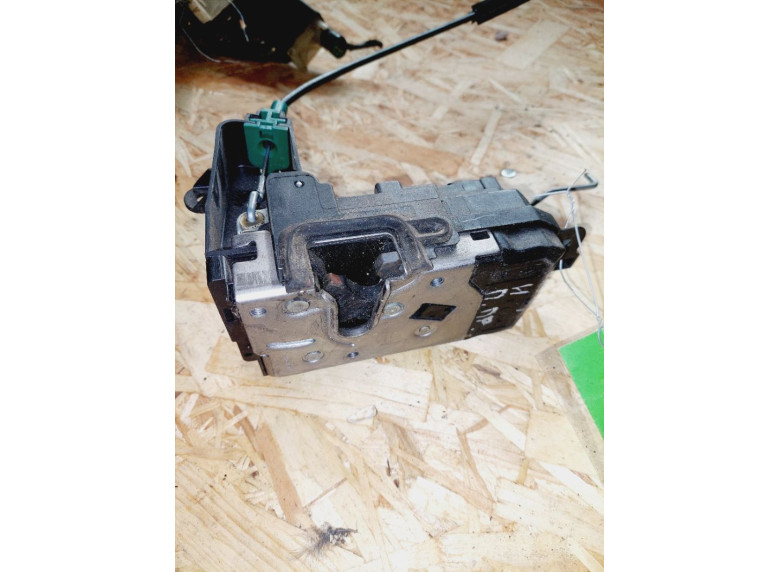 Замок двери передней правой к Opel Astra, 2005г.