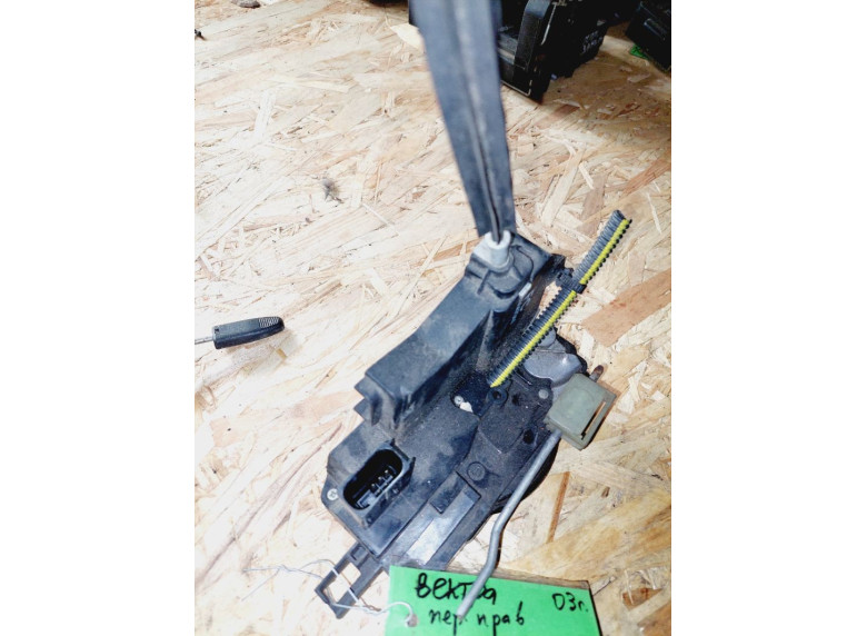 Замок двери передней правой к Opel Vectra, 2003г.