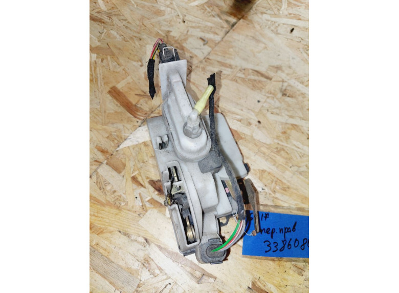 Замок двери передней правой к Volkswagen Golf, 1997г.