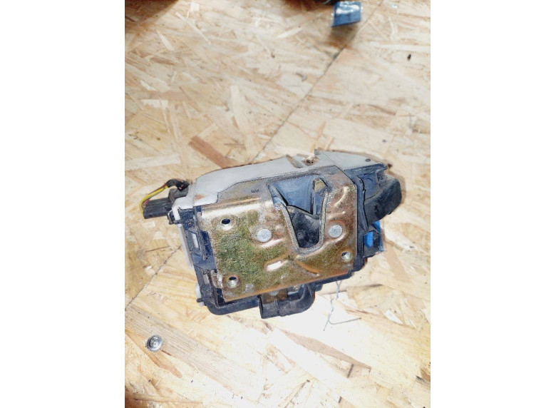 Замок двери передней правой к Volkswagen Golf, 1997г.