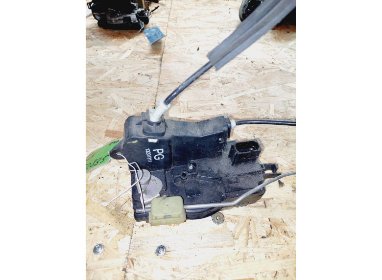 Замок двери передней левой к Opel Vectra, 2004г.