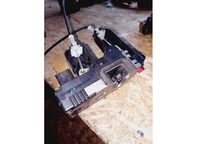 Замок двери задней левой к Opel Vectra, 2004г.