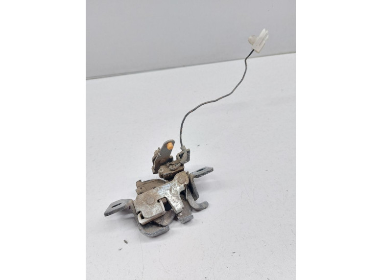 Замок багажника к Mazda Demio